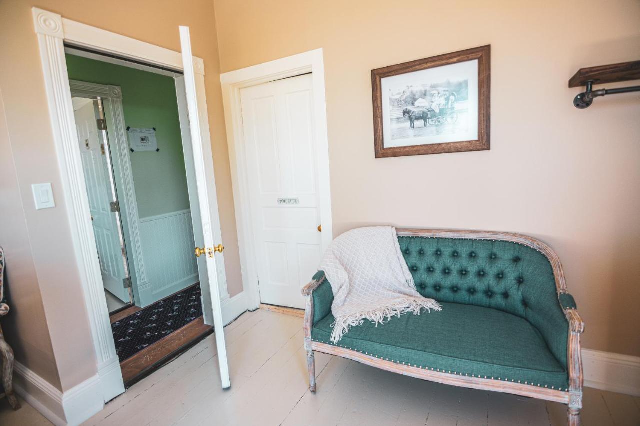 Pine Cottage Bed & Breakfast Mackinac Island Exterior photo