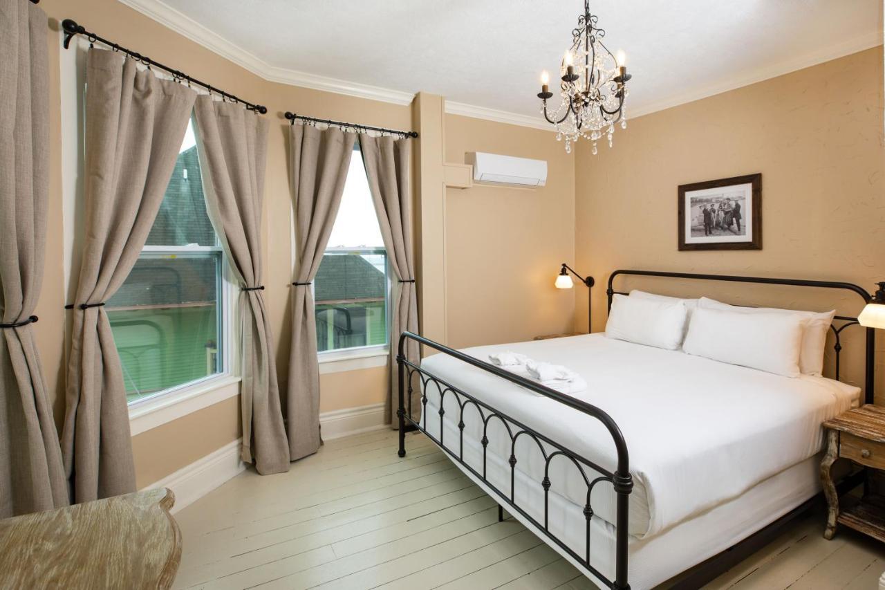 Pine Cottage Bed & Breakfast Mackinac Island Exterior photo