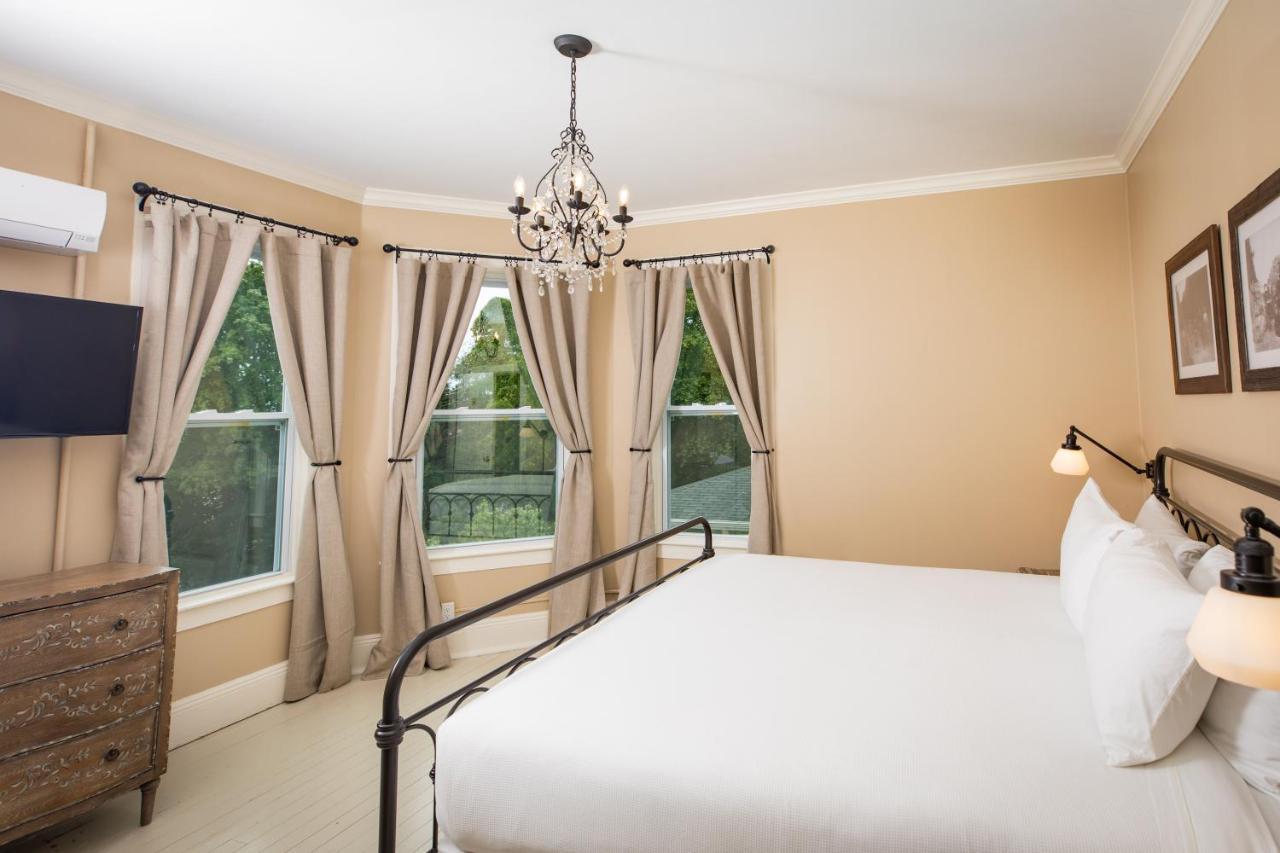 Pine Cottage Bed & Breakfast Mackinac Island Exterior photo