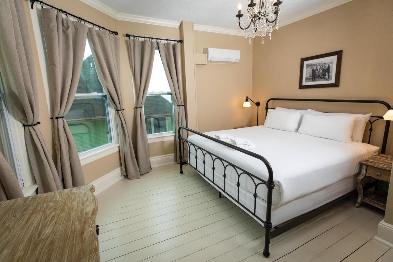 Pine Cottage Bed & Breakfast Mackinac Island Exterior photo