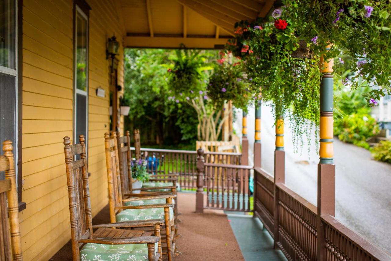 Pine Cottage Bed & Breakfast Mackinac Island Exterior photo