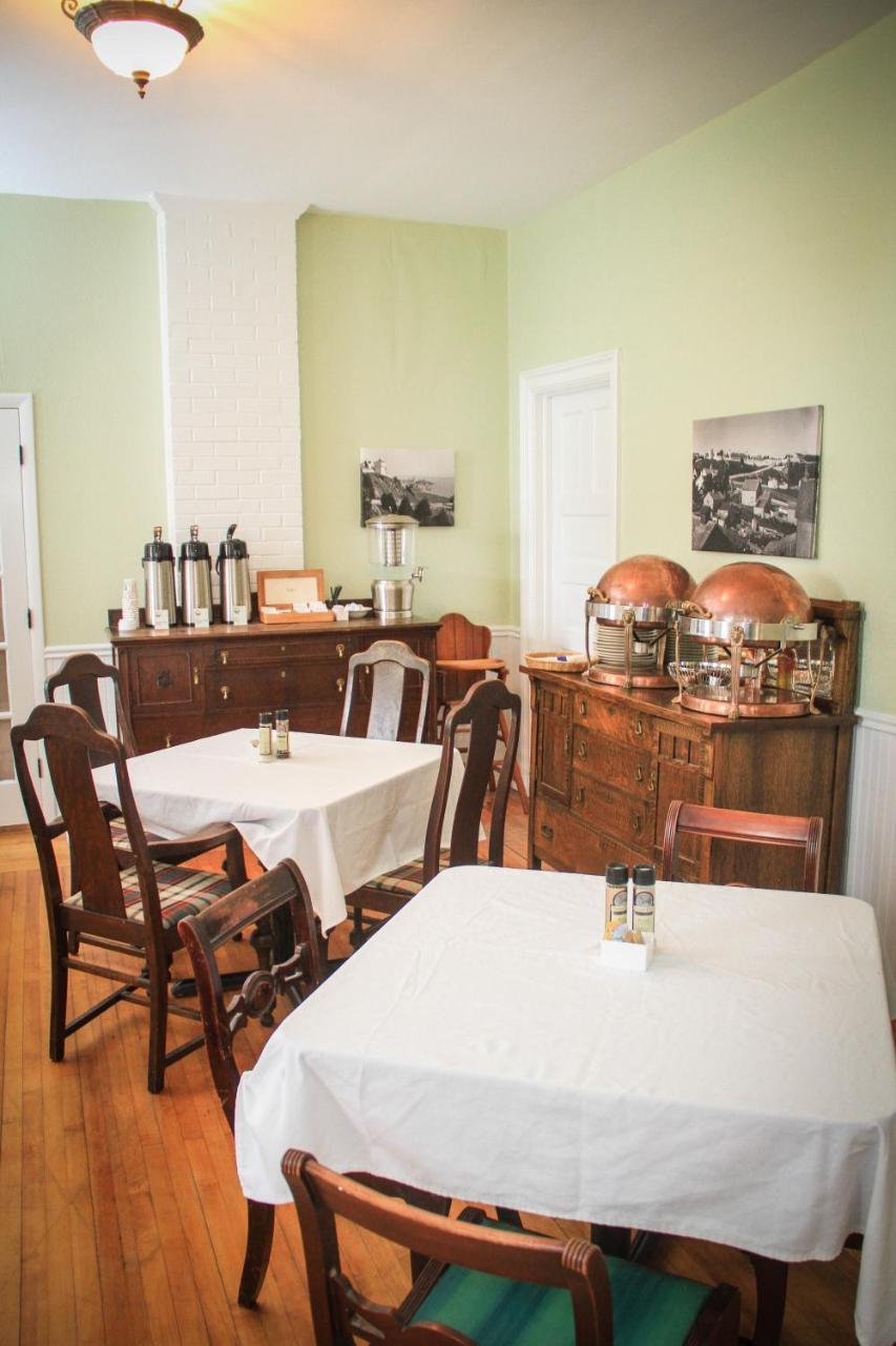 Pine Cottage Bed & Breakfast Mackinac Island Exterior photo